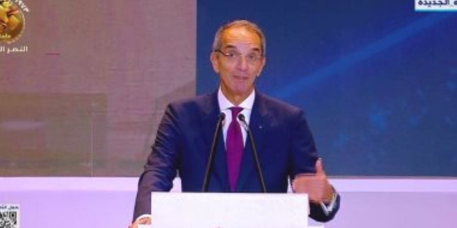 وزير الاتصالات: نعمل على ربط كل منازل مشروع حياة كريمة بشبكة الألياف الضوئية