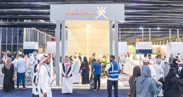 الركن العماني فـي معرض الرياض الدولي للكتاب يجسد الحضارة العمانية والثراء الثقافـي