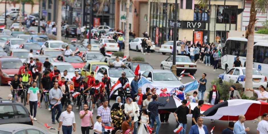 مسيرة حاشدة ببورسعيد تتطالب الرئيس السيسى للترشح وللاحتفال بنصر أكتوبر