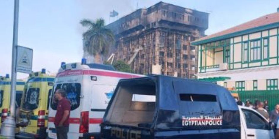 النيابة العامة تعاين موقع حريق مديرية أمن الإسماعيلية