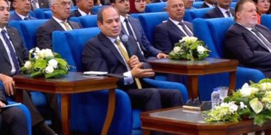 الرئيس السيسى لـ"شباب الجامعات": فرص العمل فى قطاع الاتصالات كبيرة