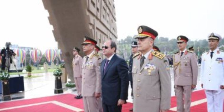الرئيس السيسى يزور قبرى ناصر والسادات ويترأس اجتماع الأعلى للقوات المسلحة.. صور