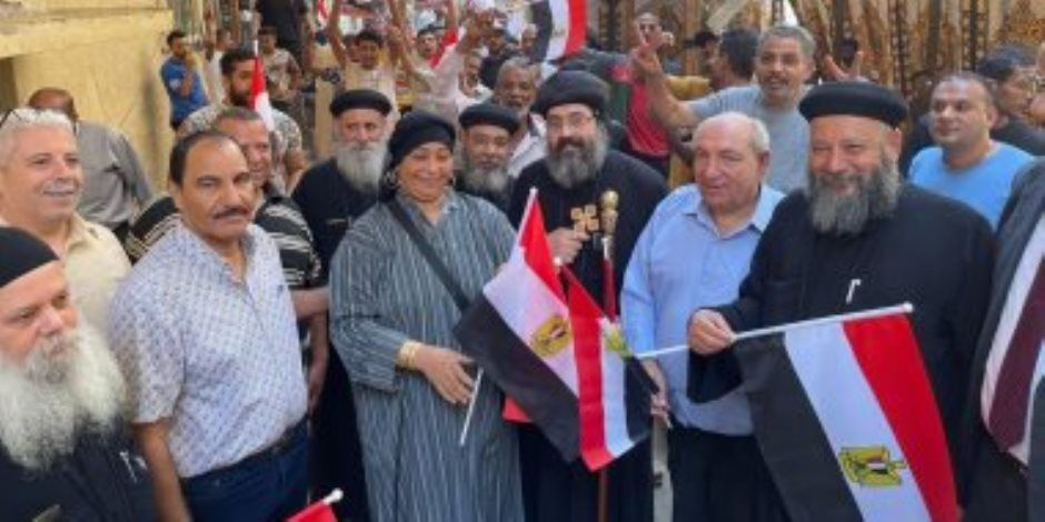 مئات المواطنين أمام الشهر العقاري بعين شمس لتحرير توكيلات انتخابات الرئاسة