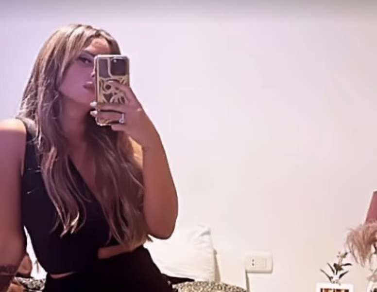 شاهد.. إطلالة جريئة لـ إيمان العاصي في أحدث ظهور