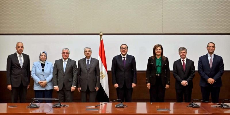 رئيس الوزراء يشهد مراسم توقيع اتفاقية لإنتاج الوقود الأخضر بالمنطقة الاقتصادية لقناة...