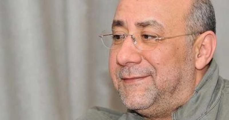 الشاعر بهاء الدين محمد يعلن اعتزاله