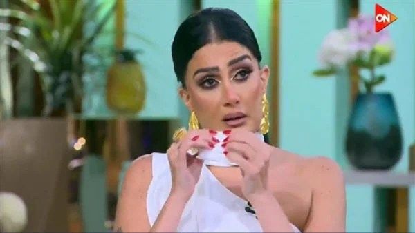 ماهو سبب إنهيار الفنانة المصرية غادة عبدالرازق من البكاء على الهواء ؟