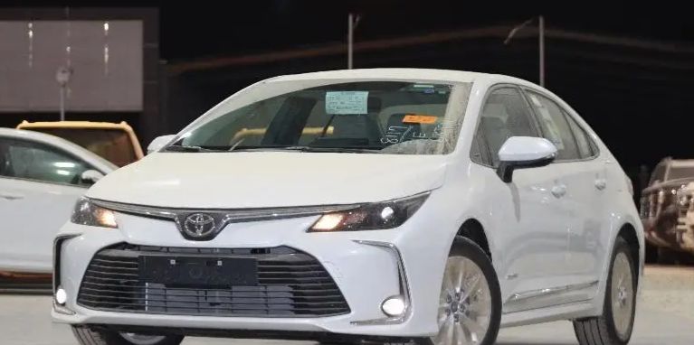 عبد اللطيف جميل يفجر السوق السعودي ويعلن عن تخفيض كبير في سعر سيارة تويوتا كورولا 2024