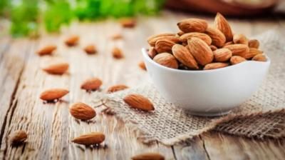 احذر.. 7 آثار جانبية لتناول اللوز بكثرة