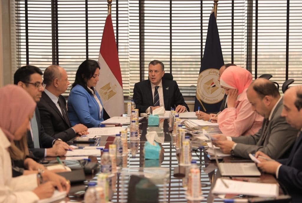 وزير الآثار يترأس اجتماع مجلس إدارة الهيئة المصرية العامة…