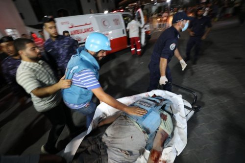 بالصور .. استشهاد زميلَيْن صَحفيّيْن وإصابة ثالث في قصف الاحتلال على غزّة