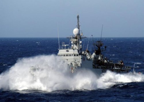 بوارج الاحتلال تقصف ميناء غزة وتدمر مراكب الصيادين