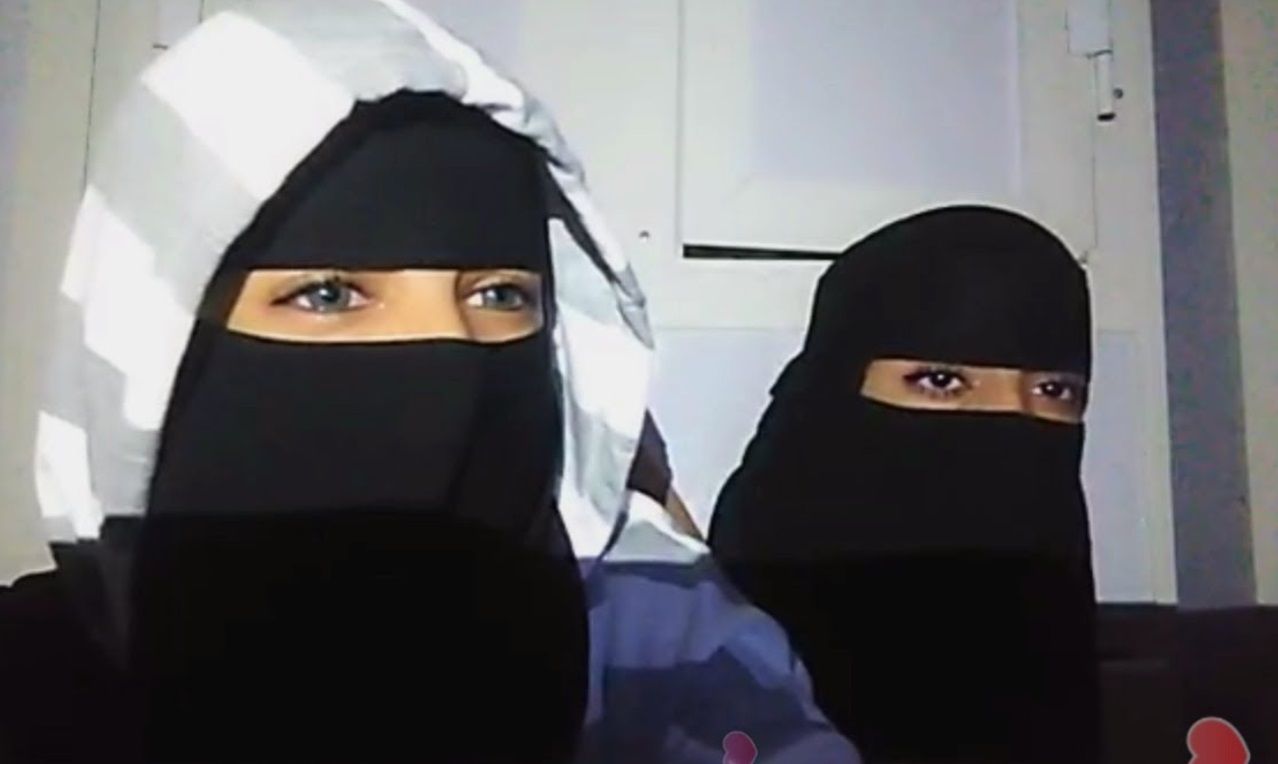 في واقعة هزت السعودية .. فتاة تحمل جنيناً مـن معلمتها بطريقة صادمة للجميع والغريب كيف حدث ذلك الحمل ؟