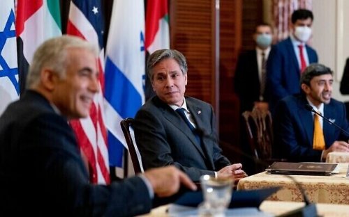 بلينكن: أصل إلى إسرائيل كيهودي .. ونحنُ نحمي ظهركم .. وقتلانا إلى 25