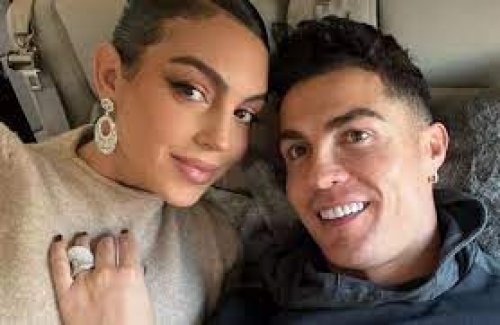 عاش معها ليله حمراء مفحمة.. شاهد بالفيديو من هي الشابه الفاتنة التي خطفت قلب كريستيانو رونالدو في السعودية وجعلته يخون جورجينا..!!