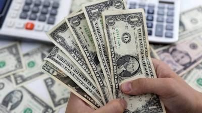 الدولار قرب أدنى مستوى في أسبوعين