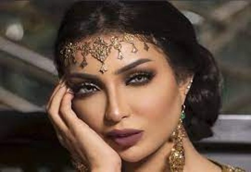 دنيا بطمة تشعل جنون جمهورها بإطلالة جذابة للغاية وتستعرض جمالها وانوثتها ولأول مرة مع ابنتها ليلى روز.