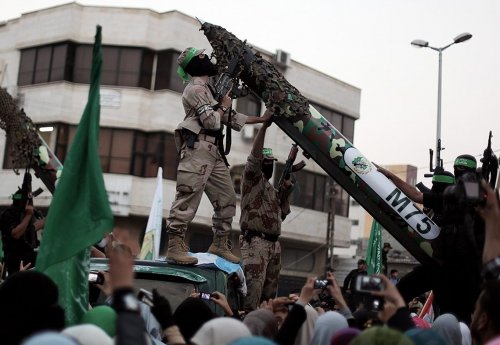 القسام ينشر فيديو رشقات صاروخية جديدة ويقصف قاعدة حتسريم