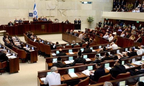 صواريخ حماس فوق مبنى الكنيست وفرار نتنياهو والنواب .. فيديو وصور