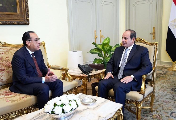 السيسي يتابع مع رئيس الوزراء عددا من ملفات العمل الداخلي…