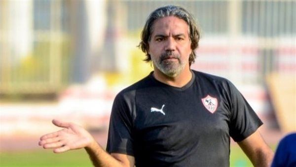 مدحت عبد الهادي يعقد جلسة خاصة مع اللاعبين في مران الزمالك