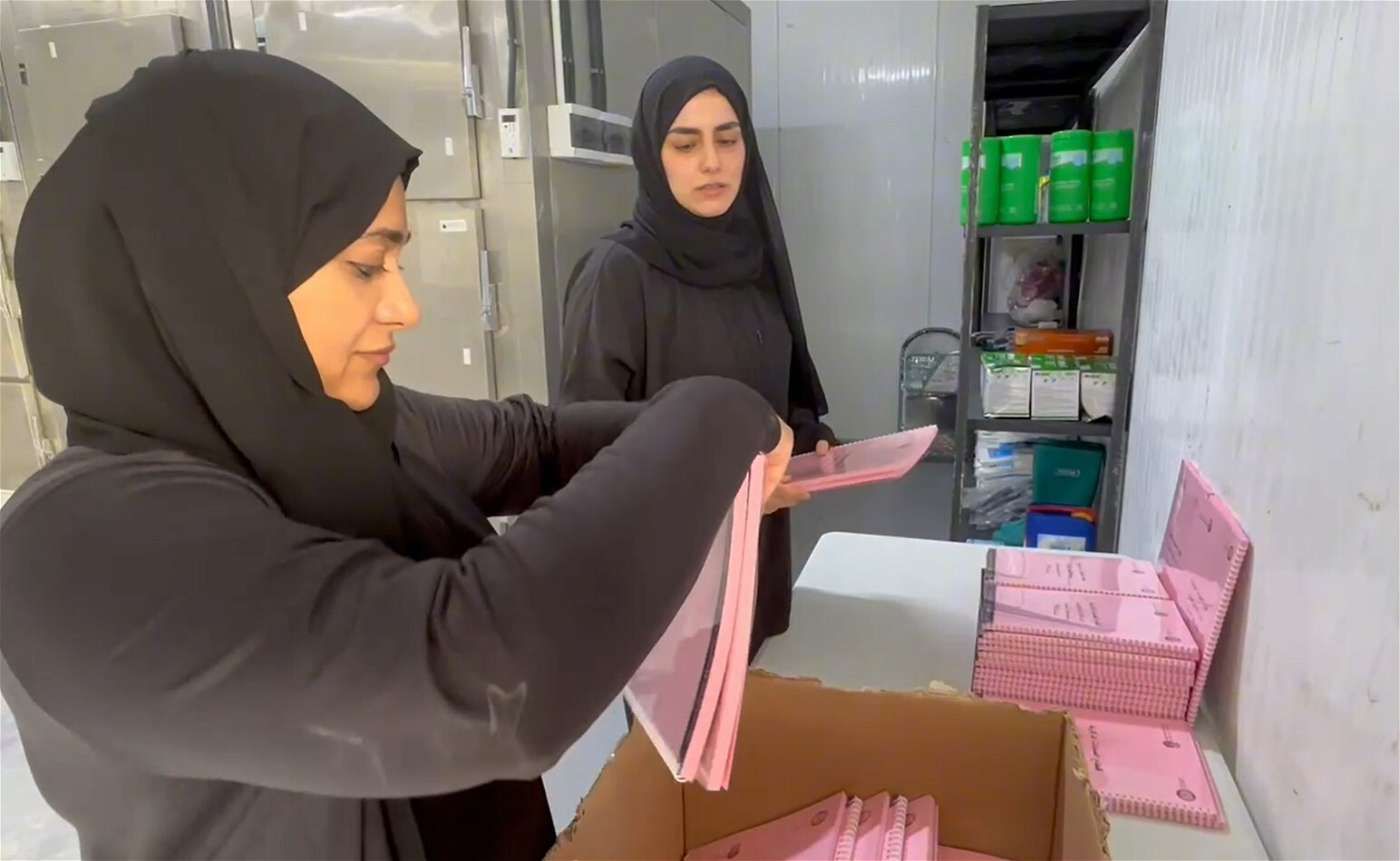 لأول مرة.. طبيبة شرعية وخبيرة ” DNA ” ضمن الفريق الإماراتي لتحديد هوية ضحايا إعصار درنة