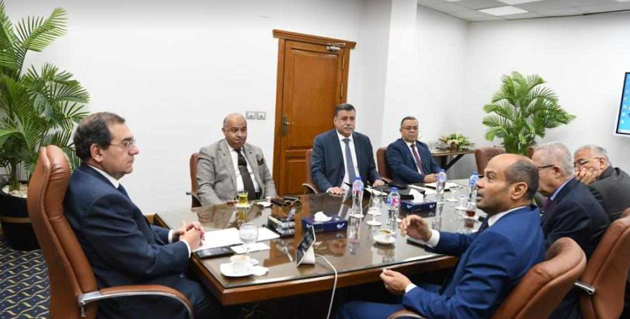 وزير البترول ورئيس البورصة يبحثان إدراج عدد من المنتجات في…