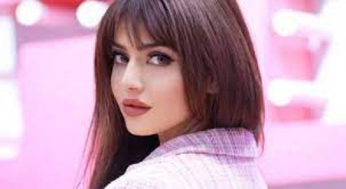 جننت العالم بجمالها الأنثوي الطاغي الذي لايقاوم.. المذيعة السعودية الجديدة التي أثارت ضجة في العالم العربي ظهرت على الشاشة وجعلت ملايين الشباب يتمنون الزواج منها!!