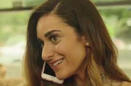 من عاملة نظافه تشحت لا تجد قوت يومها الى أبرز نجمة شهيره.. تعرف على قصة الفنانة التي لعب الحظ دورا كبيرا في حياتها!!