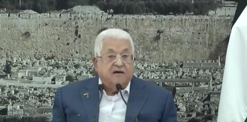 الرئيس عباس: لن نرحل عن أرضنا