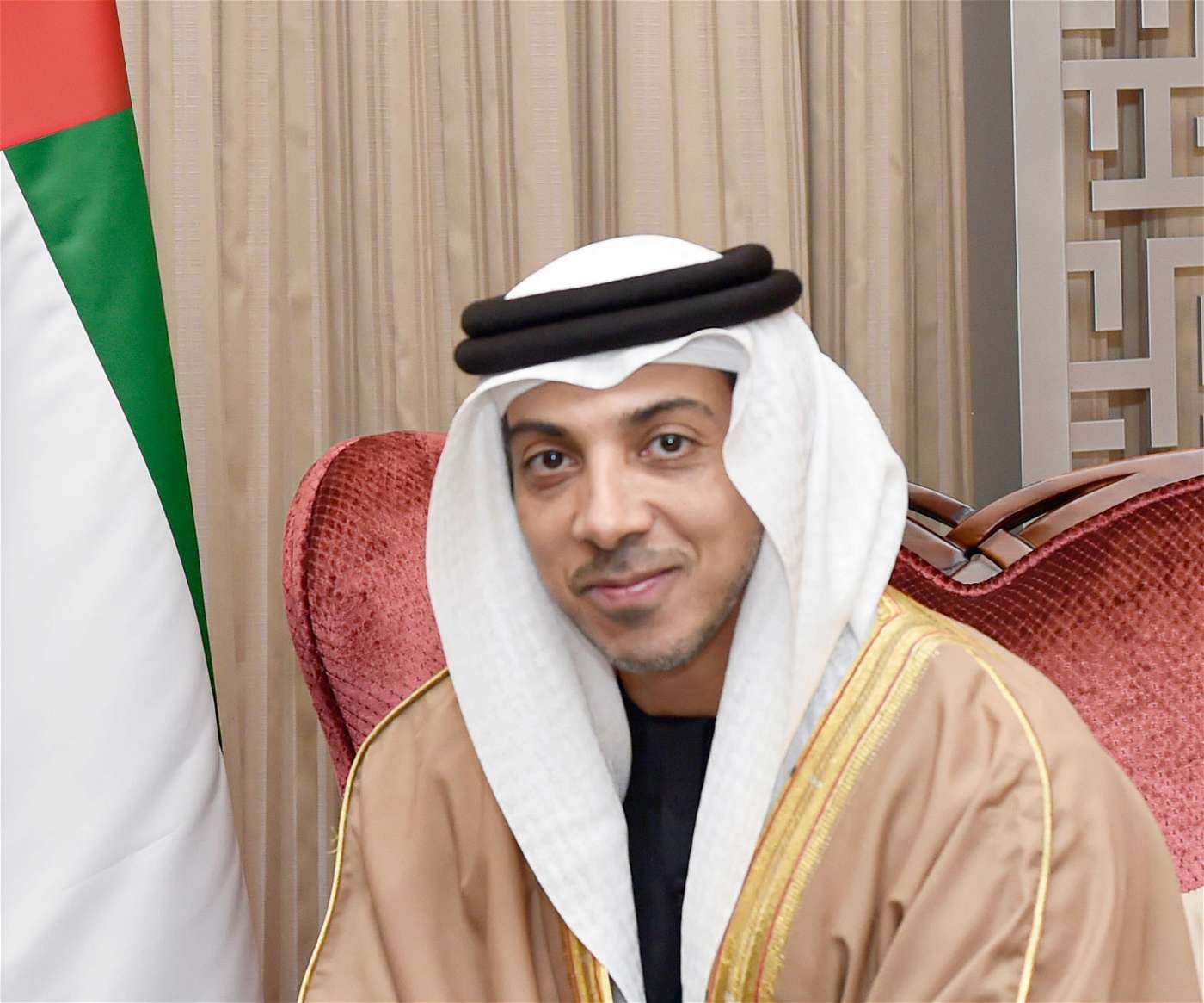 منصور بن زايد يصدر قراراً بإنشاء مكتب لتقديم الخدمات العدلية باللغة الإنجليزية في أبوظبي