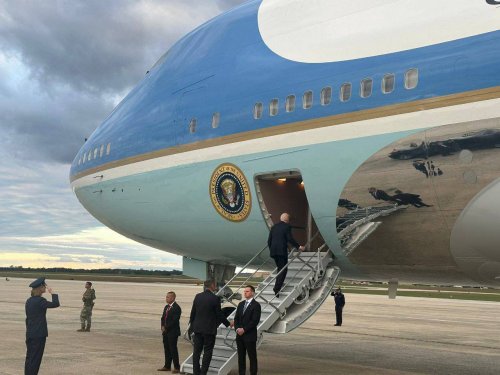 بايدن يقلع نحو دولة الاحتلال .. ومصادر: القنبلة التي ألقيت أمريكية