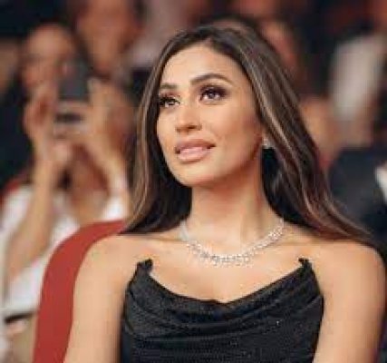 الموت يفجع دينا الشربيني ويخطف اعز ناسها والفنانة تنهار ارضاً.. لن تصدق ما حدث معها وجعل جميع زملائها يبكون!!
