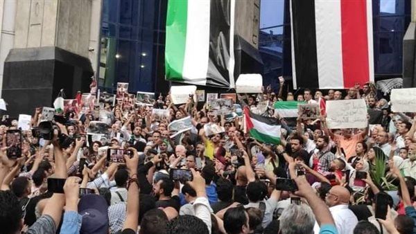 عاجل| "حرق علم إسرائيل وهجوم صلاح".. نقابة الصحفيين تشن احتجاجات بعد قصف مستشفى المعمداني