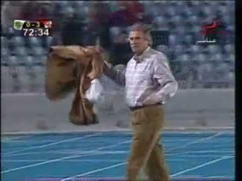 "مانويل جوزيه خلع ملابسه".. أشهر 10 مواقف لمدربين خرجوا عن شعورهم قبل واقعة بلماضي وبن رحمة
