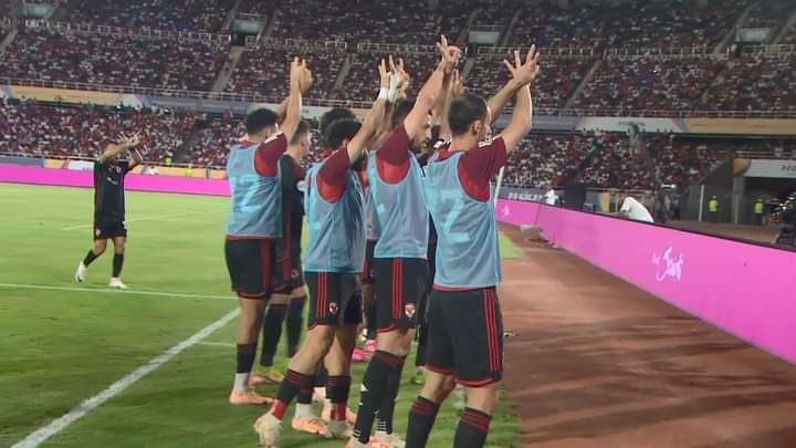 شاهد بالصور.. لاعبو الأهلي يدعمون فلسطين في مباراة سيمبا