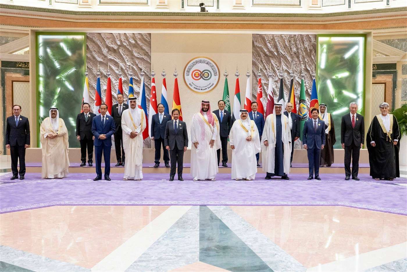 محمد بن زايد: الإمارات تنظر باهتمام كبير إلى العلاقة مع دول الآسيان