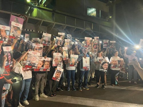 اتفرج.. المستوطنون يتظاهرون في تل أبيب