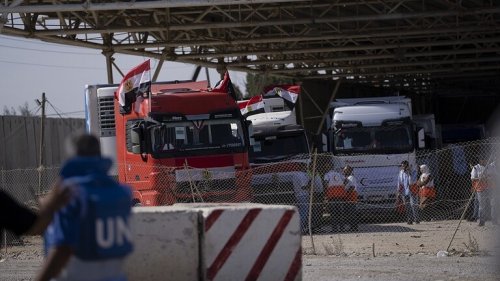 هل يفحص الاحتلال شاحنات المساعدات لغزة .. تصريحات مهمة