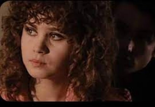 فنانة شهيرة تحول مشهدها التمثيلي الساخن إلى معاشرة حقيقية وواصل المخرج تصوير الفيلم رغم صراخها الهستيري .. لن تصدّقوا من هي وما الذي حدث لها بنهاية المشهد؟