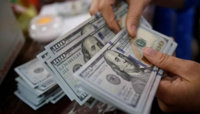 ليست السعودية ولا مصر .. دولة عربية توجه ضربة موجعة للدولار وتستبدله بعملة جديدة