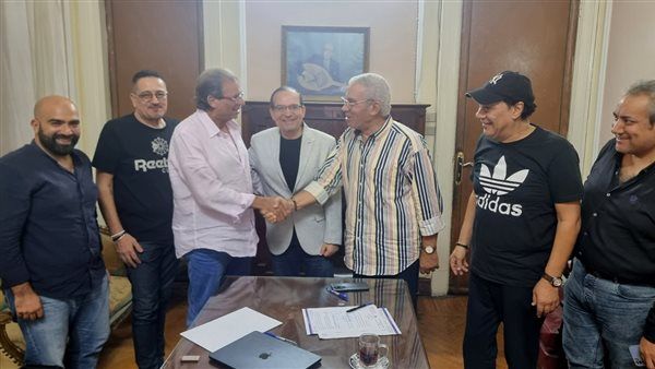 بروتوكول تعاون بين "المؤلفين والملحنين" والمخرج خالد يوسف