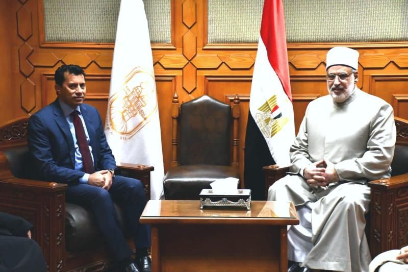 وزير الشباب والرياضة ووكيل الأزهر الشريف يفتتحا مبادرة ”وطن يجمعنا”