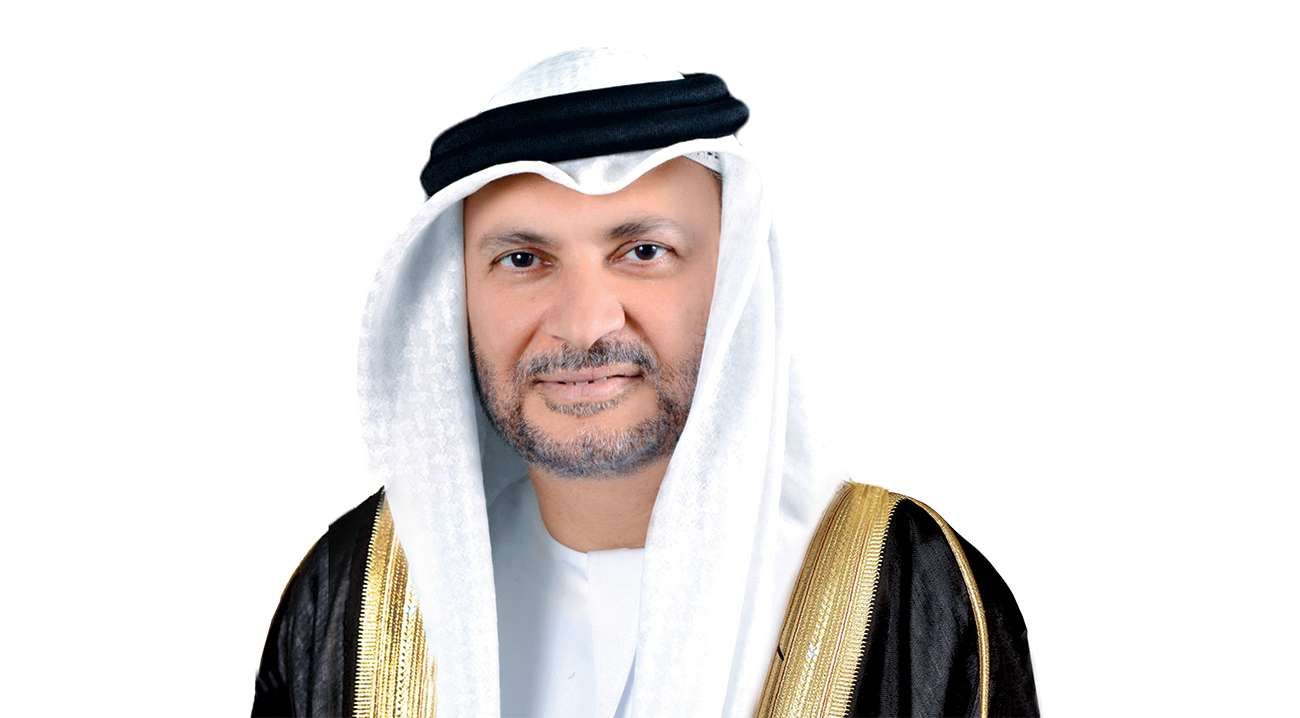 أنور قرقاش: جهود الإمارات الدبلوماسية وجسور الخير ورسائل التعاضد تثلج الصدر