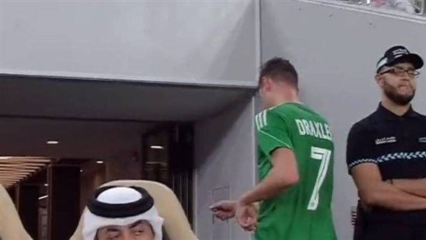 قلة احترام للدوري القطري.. لماذا ترك نجم الأهلي الملعب فجأة أثناء المباراة؟