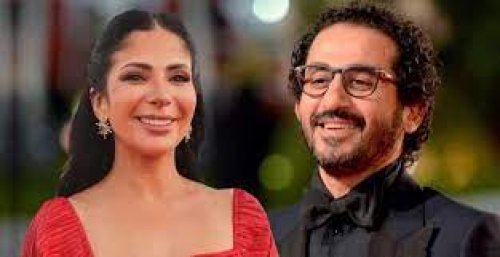 الصورة التي كاد أحمد حلمي أن يطلق منى زكي بسببها.. لن تصدقوا من الفنان الذي كان يحضنها!!.