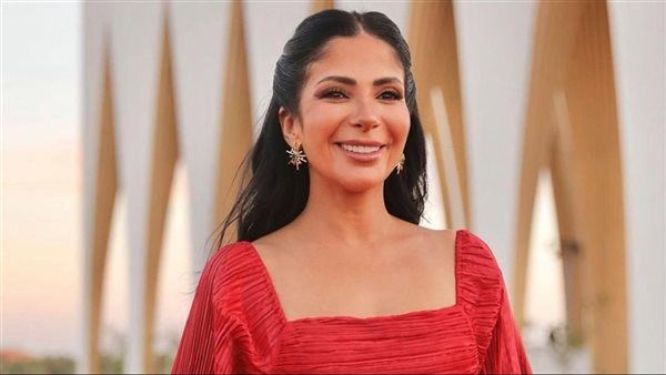 سجن وغرامة.. منى زكي تنتصر في أزمتها مع يوتيوبر بسبب 'أصحاب ولا أعز'