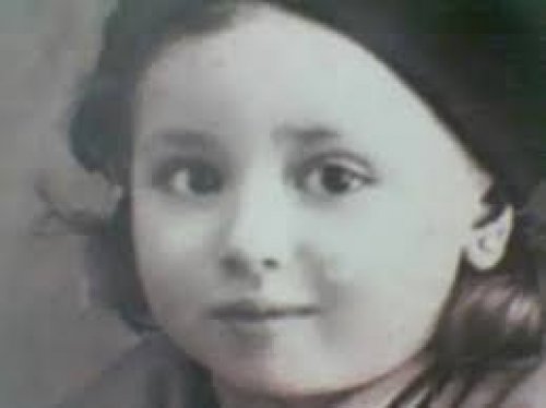 هذه الطفلة أصبحت فنانة شهيرة ووقع في حبها الكثير من النجوم لشدة جمالها وانتهت حياتها مع زوجها الطبيب!