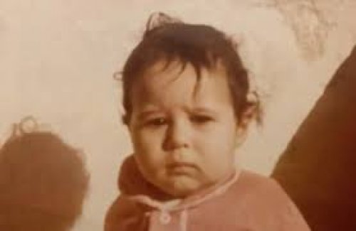 هذا الطفل السمين أصبح نحيف للغاية ومن أشهر الفنانين حالياً.. المفاجأة في هوية والده النجم الشهير!