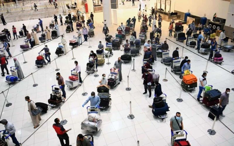 مالقصة؟..دولة خليجية كبرى تطلب من الزوار والمقيمين مغادرة أراضيها على الفور ..اتفرج